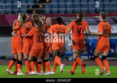 Rifu, Japon. 24 juillet 2021. RIFU, JAPON - JUILLET 24 : Lynn Wilms des pays-Bas, Danielle van de Donk des pays-Bas, Dominique Janssen des pays-Bas, Jackie Groenen des pays-Bas, Lineth Beerensteyn des pays-Bas, Aniek Nouwen des pays-Bas célèbre après avoir marquant le troisième but de leurs équipes lors du match du tournoi de football olympique Tokyo 2020 entre les pays-Bas et le Brésil au stade Miyagi le 24 juillet 2021 à Rifu, Japon (photo de Pablo Morano/Orange Pictures) NOCNSF Credit: Orange pics BV/Alay Live News Banque D'Images