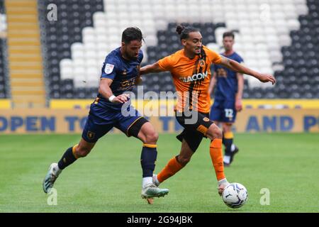 Hull, Royaume-Uni. 24 juillet 2021. Hull City Randell Williams (19) court avec le ballon, le 7/24/2021. (Photo de David Greaves/News Images/Sipa USA) crédit: SIPA USA/Alay Live News crédit: SIPA USA/Alay Live News Banque D'Images