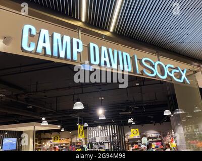 Monchengeldbach, Allemagne - juillet 24. 2021: Vue sur l'entrée du magasin avec le logo du camp david socx dans le centre commercial allemand Banque D'Images