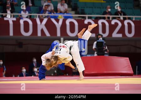 Shira RISHONY (ISR) blanc contre Daria BILODID (UKR), bleu, action, femmes jusqu'à 48 kg, femmes -48 kg concours, médaille de bronze A, petite finale, lutte pour la 3e place, judo, finale, finale, finale, Nippon Budokan le 24 juillet 2021; Jeux Olympiques d'été 2020, à partir de 23.07. - 08.08.2021 à Tokyo/Japon. Â Banque D'Images