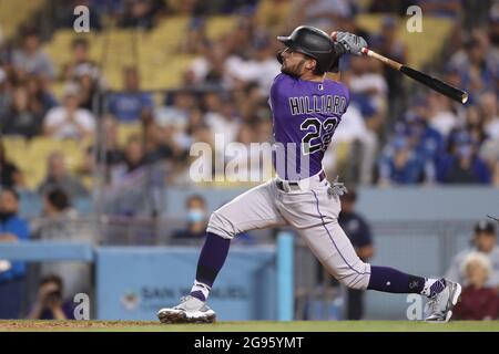 Los Angeles, Californie. 23 juillet 2021. Sam Hilliard, le fianteur de droite des Rocheuses du Colorado (22), accueille le huitième repas pour briser le lien pendant le match entre les Rocheuses du Colorado et les Dodgers de Los Angeles au Dodger Stadium de Los Angeles, en Californie. (Photo de Peter Joneleit). Crédit : csm/Alay Live News Banque D'Images