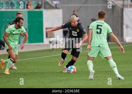 Saint-Gall, Suisse, 24. Juillet 2021. Erling Haaland gegen Yeray Álvarez López während des Fussball Freudschaftsspiels Borussia Dortmund gegen Athletic Banque D'Images