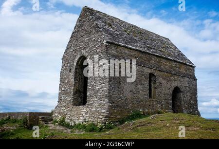 Chapelle médiévale de Rame Head construite en ardoise et en gravats de granit Banque D'Images