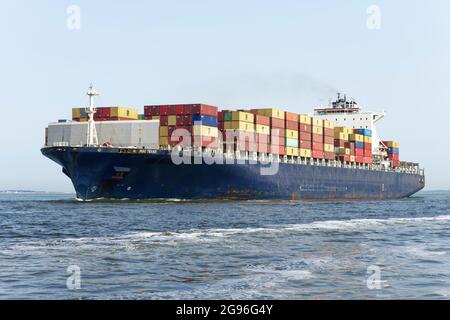 MSC Texas un navire à conteneurs largeish fait son chemin vers Southampton Water dans le sud de l'Angleterre Banque D'Images