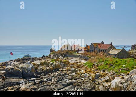 Image des Minquiers, Ile Maitre avec un ciel bleu clair et une mer calme. Jersey ci Banque D'Images