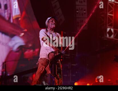 Miami Gardens, Floride, États-Unis. 23 juillet 2021. A$AP Rocky se produit pendant le Rolling Loud au Hard Rock Stadium le 23 juillet 2021 à Miami Gardens, Floride. Crédit : Mpi04/Media Punch/Alamy Live News Banque D'Images