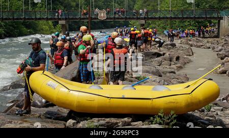 Rafting sur la rivière Ocoee dans la forêt nationale Cherokee Ducktown, Tennessee Banque D'Images