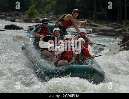 Rafting sur la rivière Ocoee dans la forêt nationale Cherokee Ducktown, Tennessee Banque D'Images