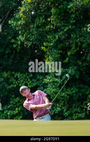 Pinehurst, Caroline du Nord, États-Unis. 24 juillet 2021. NICHOLAS DUNLAP, de Huntsville, Alabama, se reporte au 27e trou lors de la finale de 36 trous au 73e Junior amateur des États-Unis, le 24 juillet 2021, au Country Club of North CarolinaÃs Dogwood course, dans le village de Pinehurst, en Caroline du Nord Dunlap remporte le championnat 3-2 en 34 trous sur COHEN TROLIO, de West point, Mississippi. (Image de crédit : © Timothy L. Hale/ZUMA Press Wire) Banque D'Images