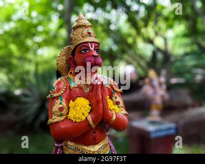 Vue de Lord Sri Hanuman idol isolé dans le jardin naturel de rochers à Tirumala: Tirumala, Andhra Pradesh, Inde-juillet 10.2021 Banque D'Images