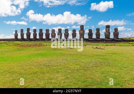 Statues moai de l'AHU Tongariki, île de Pâques (Rapa Nui), Chili. Banque D'Images