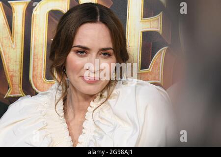Los Angeles, États-Unis. 24 juillet 2021. Emily Blunt arrive à la première mondiale de la CROISIÈRE DANS LA JUNGLE de Disney, qui a eu lieu à Disneyland à Anaheim, en Californie, le mardi 24 juillet 2021. (Photo par Sthanlee B. Mirador/Sipa USA) crédit: SIPA USA/Alay Live News Banque D'Images