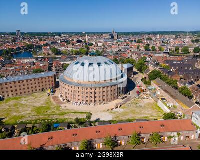 Plage de Vourvourou avec des bateaux d'en haut à Chalkidiki, Grèce Banque D'Images