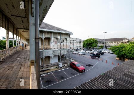 Nonthaburi, Thaïlande - juillet 22 2017 : passage dans l'ancienne mairie de Nonthaburi pour se déplacer dans la ville de Nonthaburi Banque D'Images