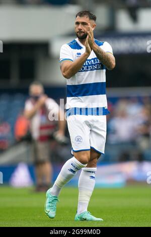 LONDRES, ROYAUME-UNI. 24 JUILLET le président Ilias des Queens Park Rangers se penche sur le match d'avant-saison entre les Queens Park Rangers et Manchester United au Kiyan Prince Foundation Stadium, Londres, le samedi 24 juillet 2021. (Crédit : Federico Maranesi | MI News) Banque D'Images