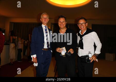Max Raabe, Guido Maria Kretschmer mit Ehemann Frank Mutters BEI der Premiere of Theaterstücks 'Dord im Orientexpress' in der Komödie am Kurfürstendamm Banque D'Images