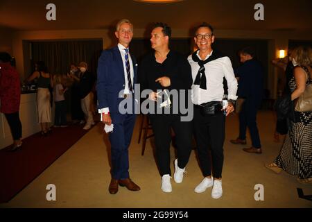 Max Raabe, Guido Maria Kretschmer mit Ehemann Frank Mutters BEI der Premiere of Theaterstücks 'Dord im Orientexpress' in der Komödie am Kurfürstendamm Banque D'Images