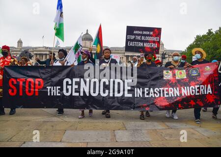 Londres, Royaume-Uni. 24 juillet 2021. Des manifestants se sont rassemblés sur Trafalgar Square pour protester contre la violence dans l'est du Nigeria et pour soutenir Biafra et Nnamdi Kanu. Banque D'Images