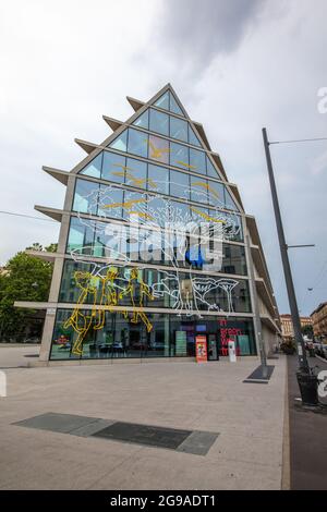 Herzog & de Meuron Architects, le centre de recherche emblématique Feltrinelli Porta Volta et le bâtiment de bureau et de vente au détail de Milan Banque D'Images