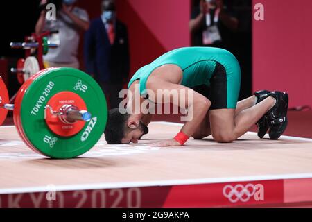 (210725) -- TOKYO, le 25 juillet 2021 (Xinhua) -- Talha Talib, du Pakistan, réagit lors de l'épreuve d'haltérophilie de 67 kg des Jeux Olympiques de Tokyo 2020 à Tokyo, au Japon, le 25 juillet 2021. (Xinhua/Yang Lei) Banque D'Images