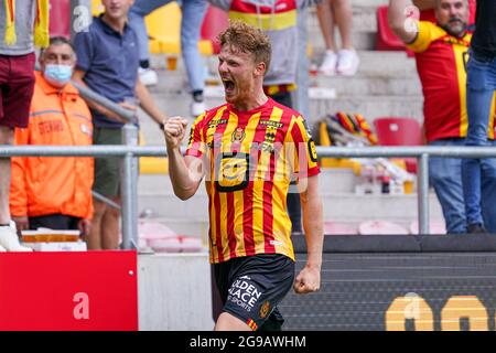MECHELEN, BELGIQUE - JUILLET 25 : Ferdy Druijf de KV Mechelen célèbre après avoir remporté le but lors du match Jupiler Pro League entre KV Mechelen et le FC Royal Anvers à l'AFAS Stadion le 25 juillet 2021 à Mechelen, Belgique (photo de Jeroen Meuwsen/Orange Pictures) Banque D'Images
