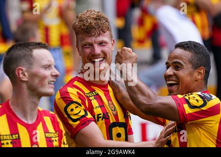 MECHELEN, BELGIQUE - JUILLET 25 : Ferdy Druijf de KV Mechelen célèbre après avoir remporté le but lors du match Jupiler Pro League entre KV Mechelen et le FC Royal Anvers à l'AFAS Stadion le 25 juillet 2021 à Mechelen, Belgique (photo de Jeroen Meuwsen/Orange Pictures) Banque D'Images