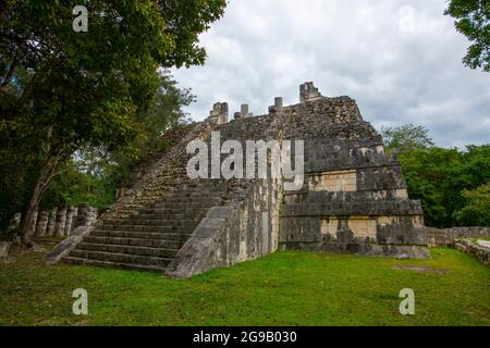 Templo de las grandes Mesas (Temple de la Table) au centre du site archéologique de Chichen Itza à Yucatan, au Mexique. Chichen Itza est une Herita du monde de l'UNESCO Banque D'Images