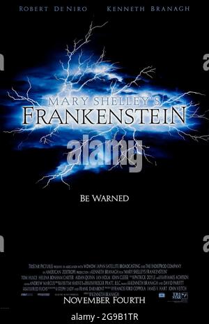 Frankenstein de Mary Shelley (1994) dirigé par Kenneth Branagh et avec Robert de Niro, Kenneth Branagh, Helena Bonham carter et Tom Hulce. Adaptation sur grand écran du roman de Mary Shelley au sujet d'un scientifique Dr. Victor Frankenstein qui crée un homme artificiel dehors pour venger son créateur. Banque D'Images