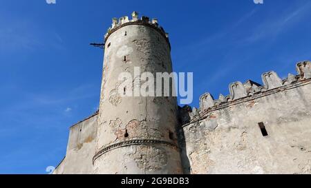 Vue sur la tour du château de boskovice en république tchèque Banque D'Images