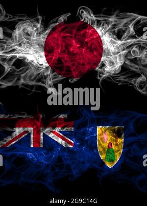 Drapeaux de fumée du Japon, du Japon et de la Grande-Bretagne, des îles Turques et Caïques Banque D'Images