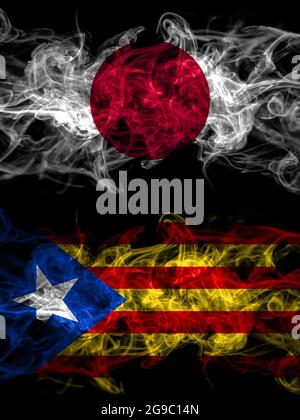 Drapeaux de fumée du Japon, du Japon et de la Catalogne, catalan, catalan, espagnol Banque D'Images