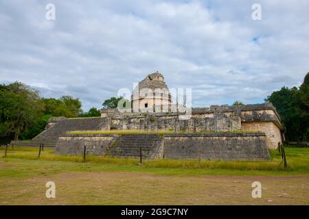 Observatoire El Caracol au centre du site archéologique de Chichen Itza à Yucatan, Mexique. Chichen Itza est un site classé au patrimoine mondial de l'UNESCO. Banque D'Images