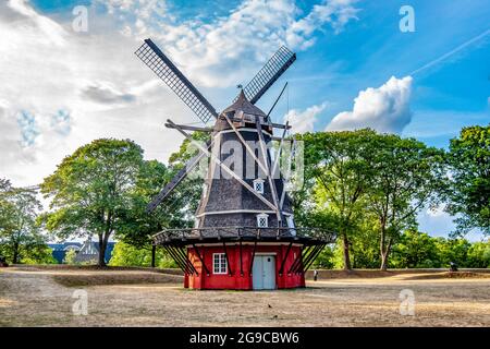 Un moulin à vent dans le Kastellet (la Citadelle) de Copenhague, Danemark, une forteresse bien préservée construite sous la forme d'un pentagone au XVIIe siècle. Banque D'Images