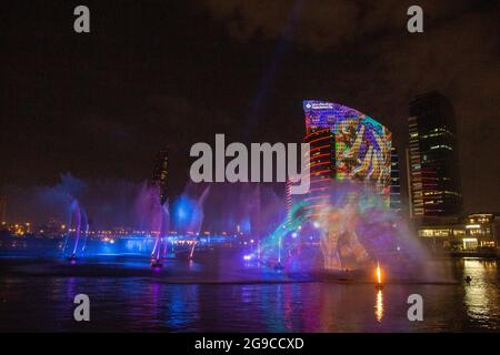 IMAGINE in Dubai Festival City est un spectacle de lumière, de feu d'eau et de magie qui capture l'imagination de chidlren et des adultes. Dubaï, Émirats arabes Unis. Banque D'Images