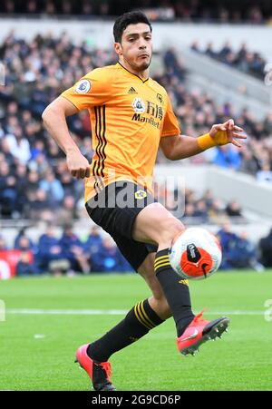 LONDRES, ANGLETERRE - 1er mars 2020 : Raul Jimenez de Wolverhampton photographié pendant le match de la Premier League 2020/21 entre Tottenham Hotspur FC et Wolverhampton FC au stade Tottenham Hotspur. Banque D'Images