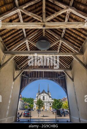 Marché à pans de bois du XVIIe siècle à Richelieu, Indre-et-Loire, France. Banque D'Images
