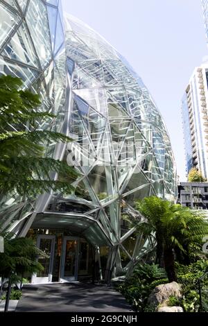 Les bureaux Amazon Spheres sont situés au 7th Avenue dans le centre-ville de Seattle, Washington, États-Unis. Banque D'Images
