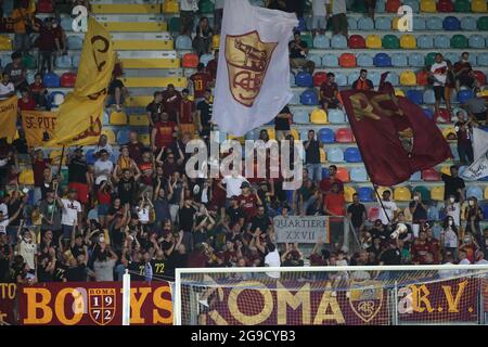 Frosinone, Italie. 25 juillet 2021. FROSINONE, Italie - 25.7.2021: COMME FANS DE ROMA pendant le match de football italien amical entre COMME ROMA VS DEBRECEM à Benito Stirpe à Frosinone. Crédit : Agence photo indépendante/Alamy Live News Banque D'Images