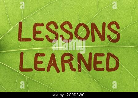Écriture affichage de texte leçons apprises. Photo conceptuelle la connaissance ou la compréhension acquise par l'expérience nature thème Présentation idées et Banque D'Images