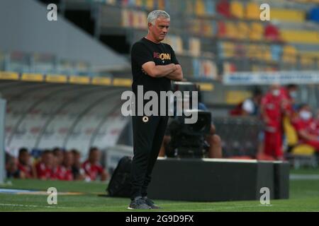 Frosinone, Italie. 25 juillet 2021. Frosinone, Italie juillet 25 2021. José Mourinho pendant le match amical entre AS Roma et DVSC au Stadio Benito Stirpe. (Photo de Giuseppe Fama/Pacific Press) crédit: Pacific Press Media production Corp./Alay Live News Banque D'Images