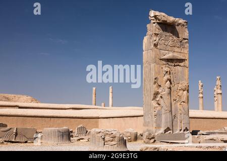 Persepolis, Roi sous Fravashi, relief du Tripylon (salle du Conseil), capitale de l'empire achéménide, province de Fars, Iran, Perse, Asie occidentale, Asie Banque D'Images
