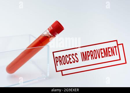 Amélioration du processus d'affichage conceptuel. Photo conceptuelle tâche d'identifier sur les cours d'affaires existants présentant des échantillons médicaux laboratoire Banque D'Images