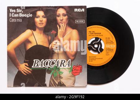 'Oui Sir, je peux Boogie' par le duo vocal espagnol Baccara, une photo de la 7' single vinyle 45 tr/min record dans la pochette photo Banque D'Images