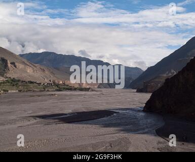 Regarder le Kali Gandaki vers le Tibet.Kagbeni, Mustang Banque D'Images