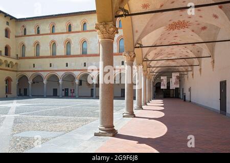 Italie, Lombardie, Milan. Château Castello Sforzesco, Cour Cortile Della Rocchetta Banque D'Images