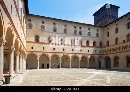 Italie, Lombardie, Milan. Château Castello Sforzesco, Cour Cortile Della Rocchetta Banque D'Images