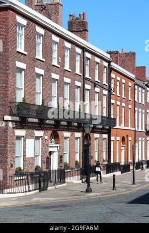 Liverpool - ville dans le comté de Merseyside, dans le nord-ouest de l'Angleterre (Royaume-Uni). Anciens immeubles d'appartements. Banque D'Images