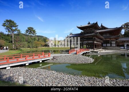 Le Japon. Uji Phoenix Hall, Kyoto - temple bouddhiste Byodo-in, site classé au patrimoine mondial de l'UNESCO. Banque D'Images