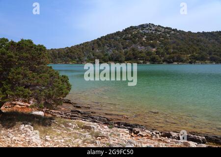 Croatie paysage. Lac salé du parc naturel de Telascica zone naturelle protégée dans le parc national de Kornati. Île de Dugi Otok. Banque D'Images