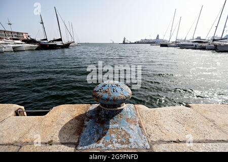 Vue sur le port de Cagliari depuis le quai Banque D'Images